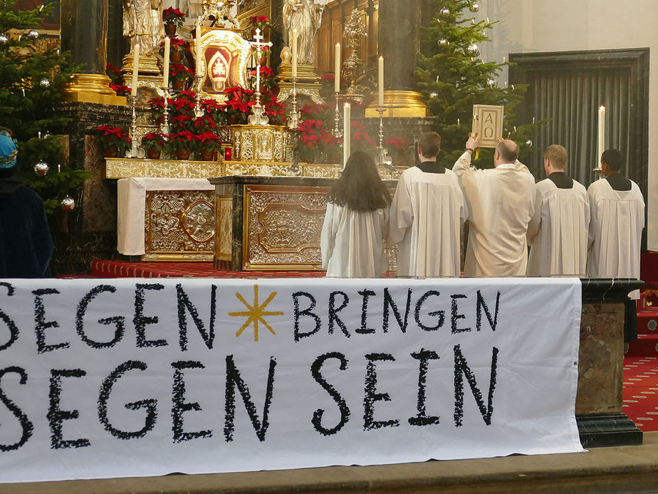 Aussendung der Sternsinger im Hohen Dom zu Fulda (Foto: Karl-Franz Thiede)